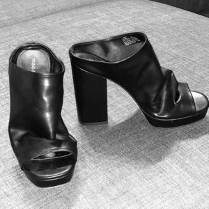 Black open toe chunky heel mule.